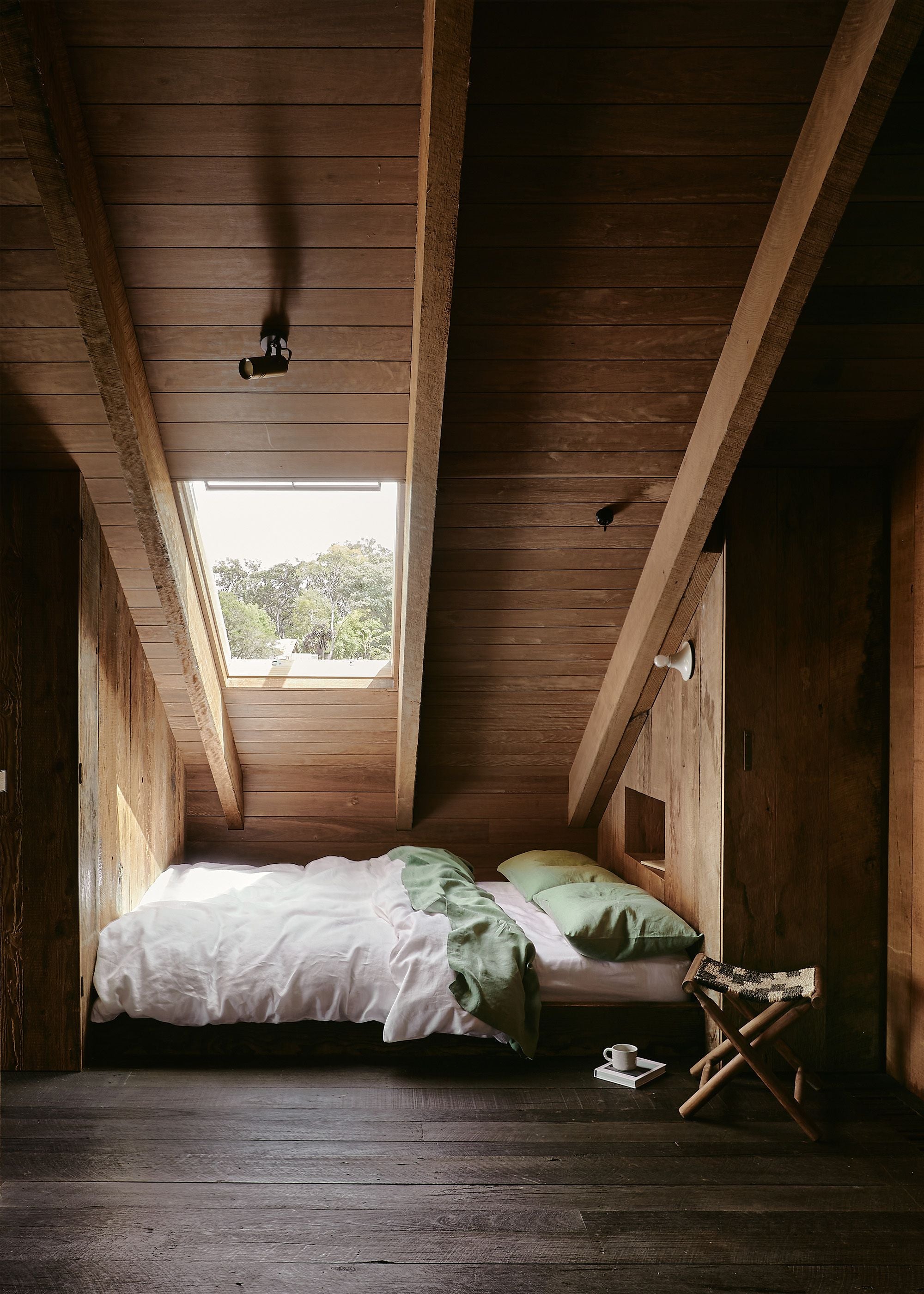 How to Put a Comforter in a Duvet Cover Bed Threads