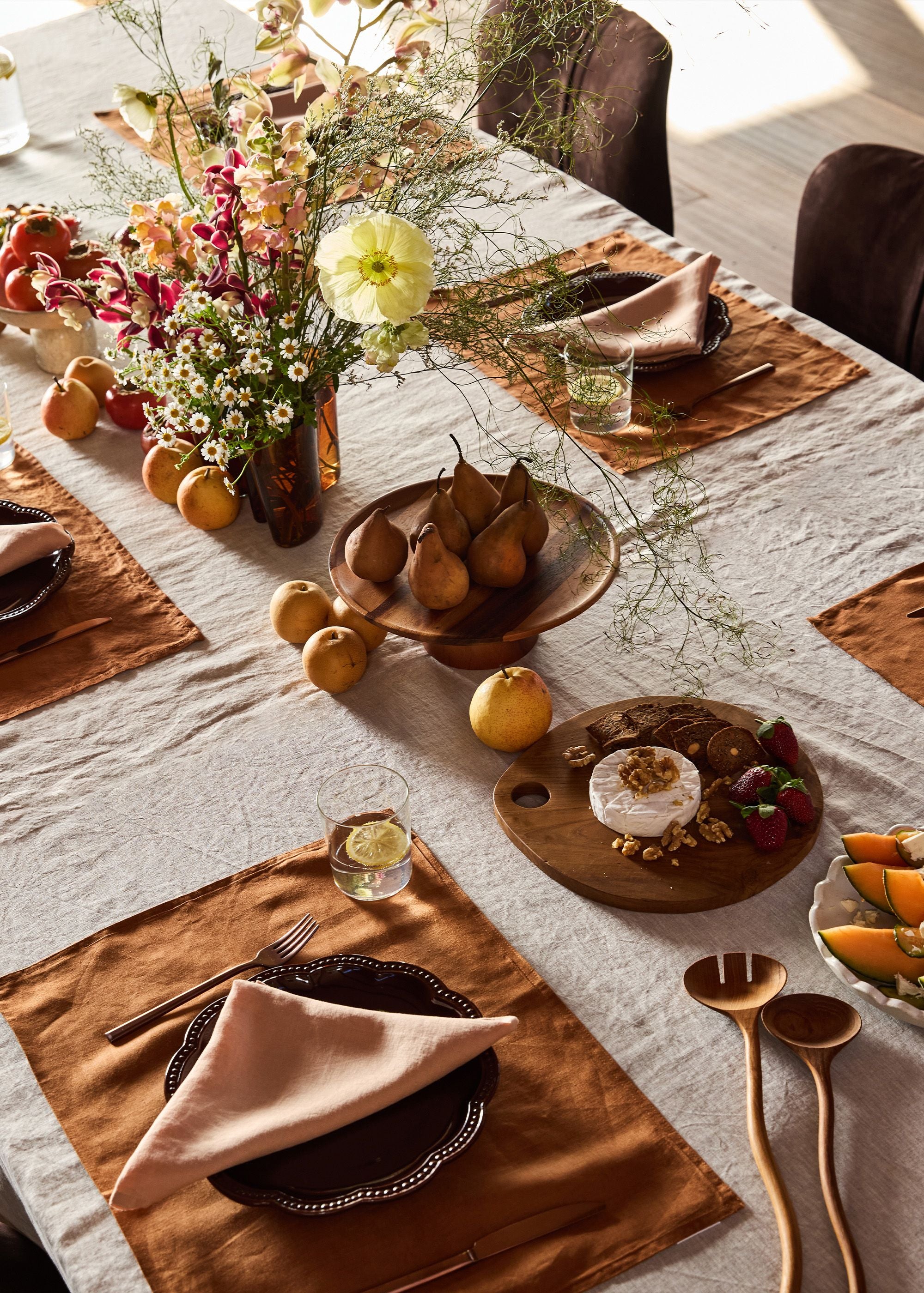 10 Table Setting Ideas to Inspire Your Thanksgiving Spread Bed Threads 10 Table Setting Ideas to Inspire Your Thanksgiving Spread Bed Threads