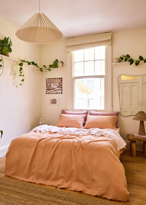 8 Simple Hacks That Will Instantly Cool Down Your Bedroom Without Air Conditioning