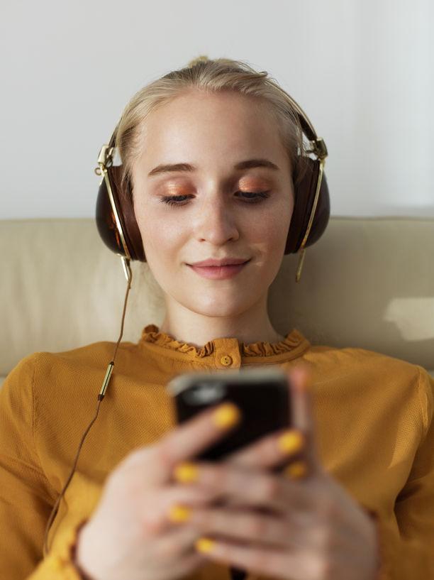 The Best Podcasts to Listen to, May 2019 Bed Threads