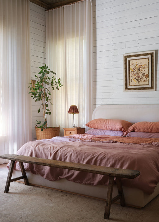 Do You Really Need a Top Sheet? 6 Experts Weigh In