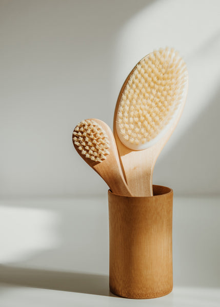 5 Benefits of Dry Brushing, the Detoxifying Technique to Try Now