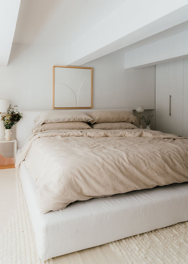 How to Decorate a Small Bedroom With a Queen Bed: Stunning Tips
